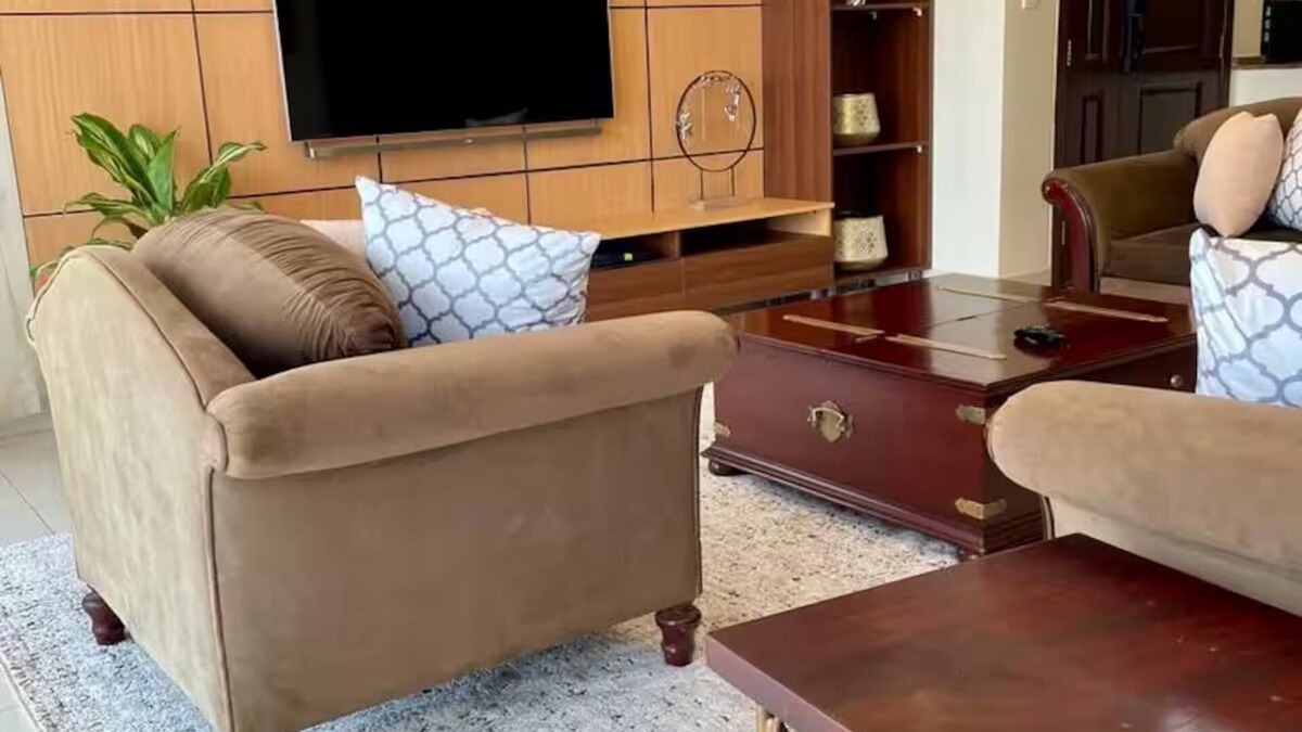 Kampala Apartment | Perfect Lakeview Escape with Pool+Gym+Sauna & Lift