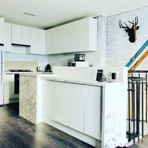 Hotham Heights Apartment | Perfect Located Apartment in the heart of Hotham