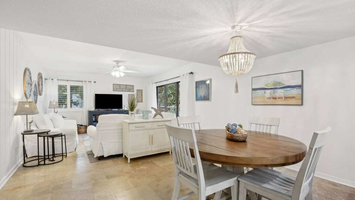 Fernandina Beach Condo | PERFECT LOCATION! Updated Amelia Island Condo Only 4 Min Walk to Beach!