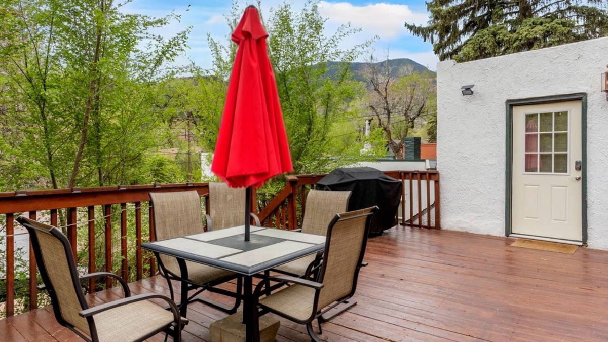 Manitou Springs Historic District Cottage | Perfect location, close to the Incline and everything that Manitou has to offer.