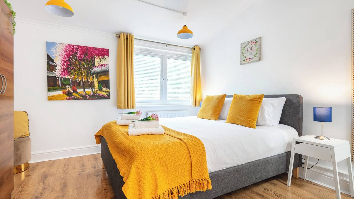 Cathedrals Apartment | Perfect Location 2bed 2bath APT Central London