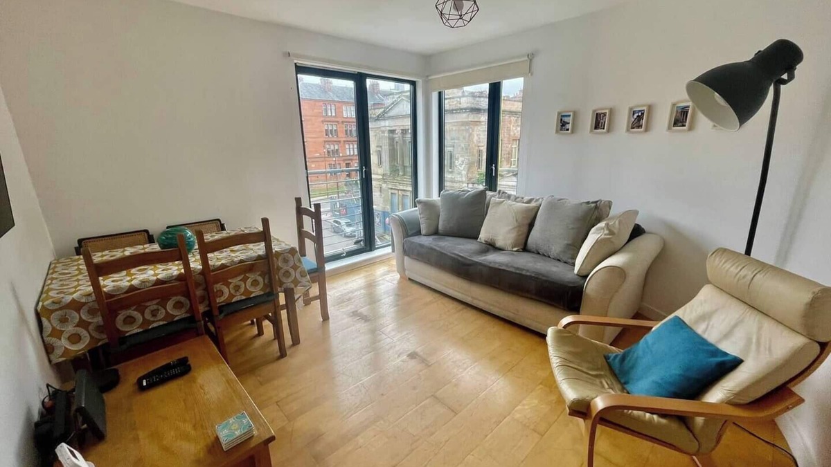 North West Apartment | Perfect Location in Heart of Glasgow West End! | Pass the Keys