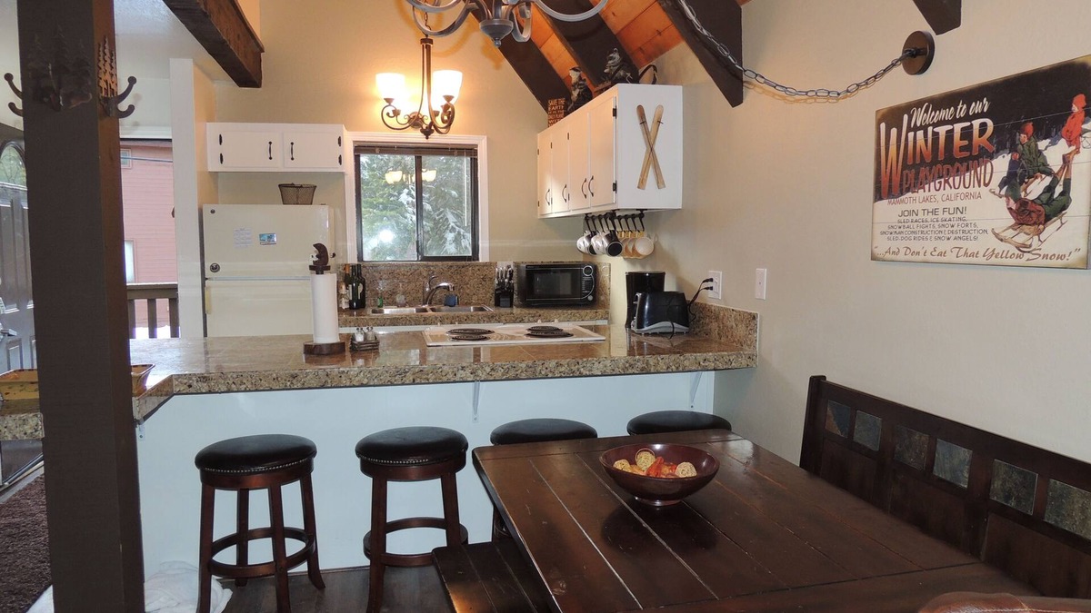 Mammoth Lakes Condo | PERFECT LOCATION, WALK TO VILLAGE! 2BDRM + LOFT, 2 BA