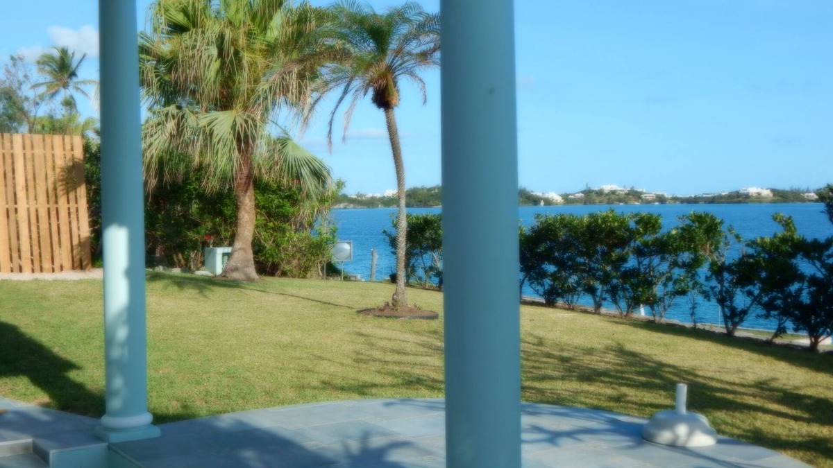 Smith's House | Perfect Location with Water Views & Private Dock