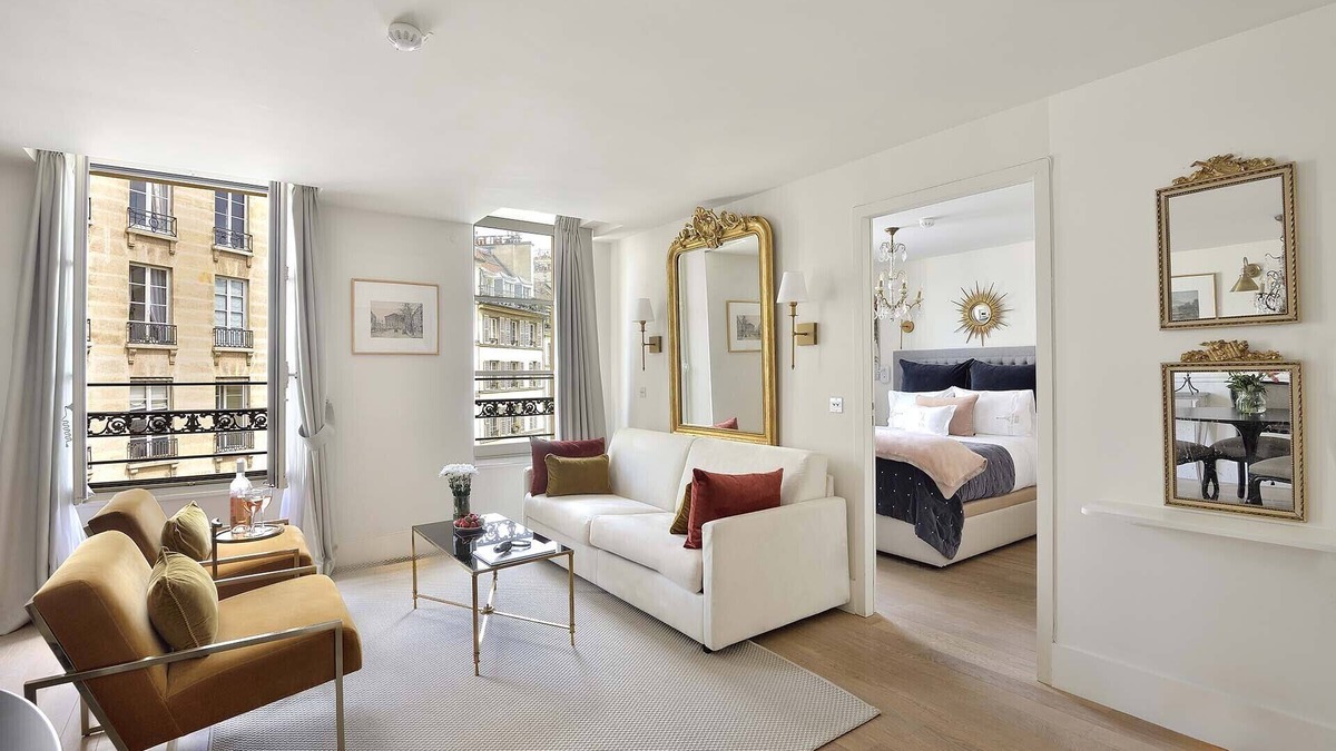 Paris City Center Apartment | Perfect Luxury for 2! Historic & Central Ile de la Cite nr Notre Dame