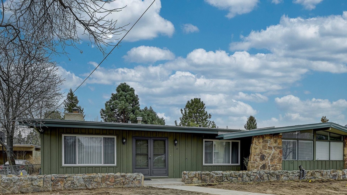 Broadmoor Condo | Perfect Mid-Term Stay - Hiking, Pikes Peak, Pickleball and SO much more!