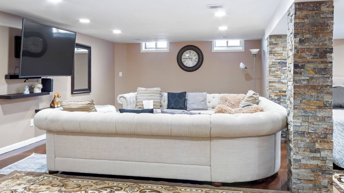 Dearborn Heights House | Perfect middle of everywhere home!
