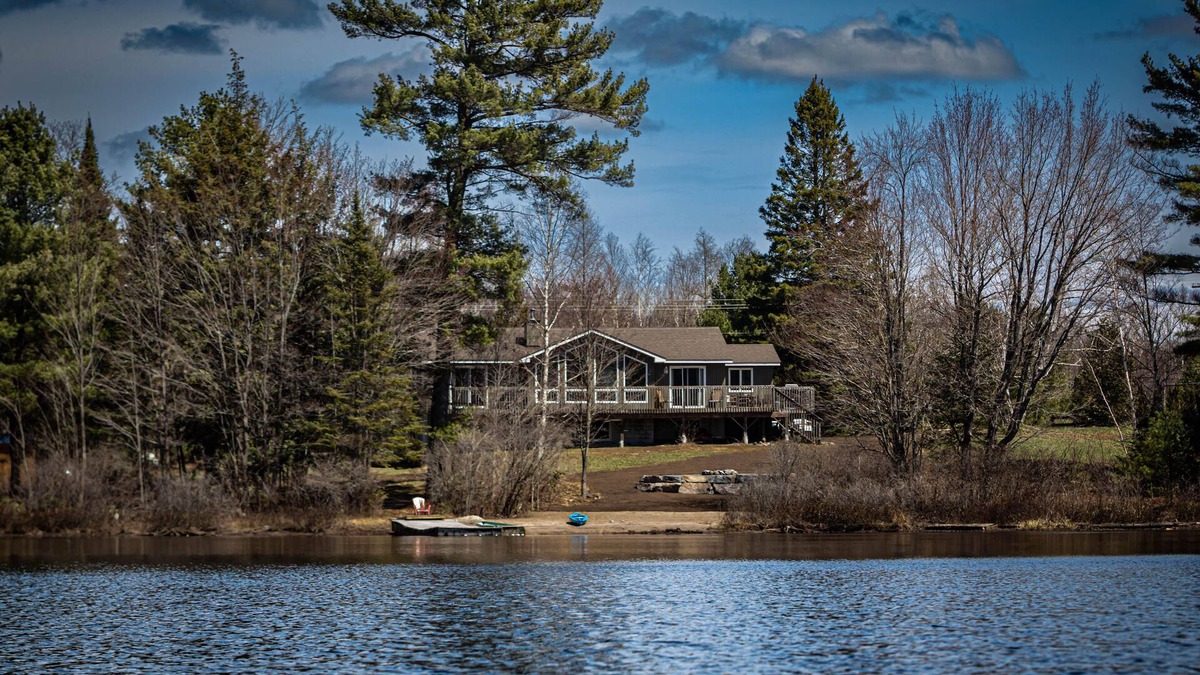 The Archipelago House | Perfect Muskoka 3 Bedroom Waterfront Cottage