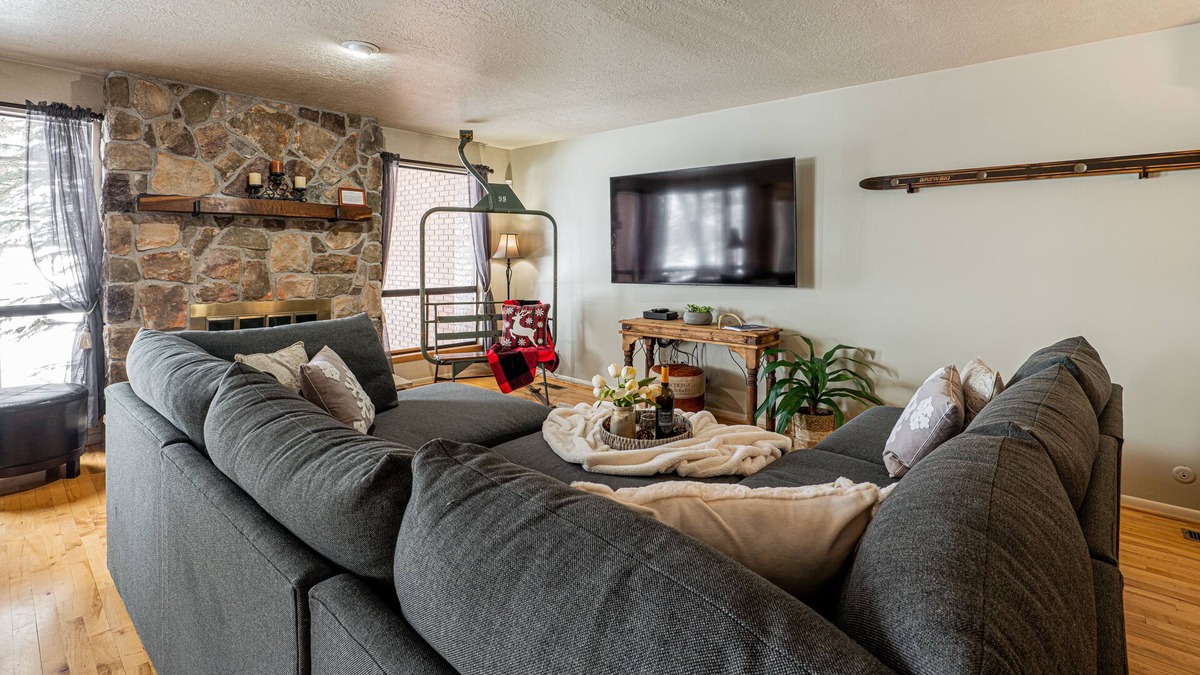 South Snyderville Basin House | Perfect of Large Group, Private Hot Tub, Year-Round Recreation! Park City Park West Village 1650
