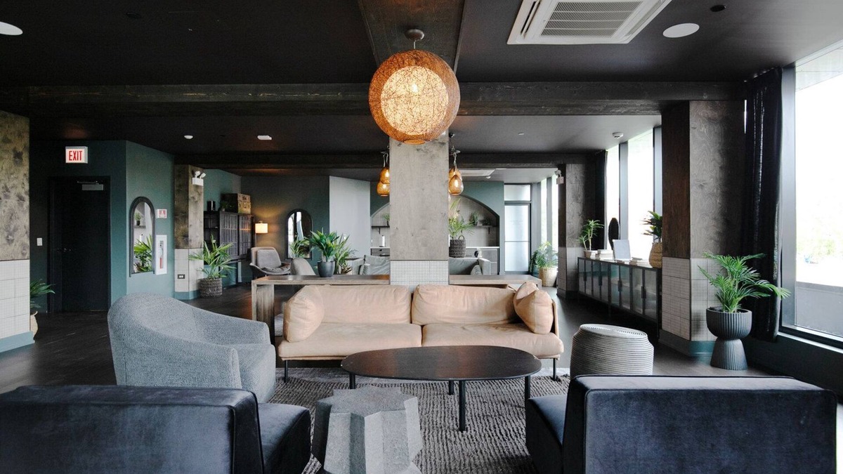 University Village / Little Italy Apartment | Perfect Pilsen Studio w/Pool & Lounge, nr L Green Line, by Bluegorund