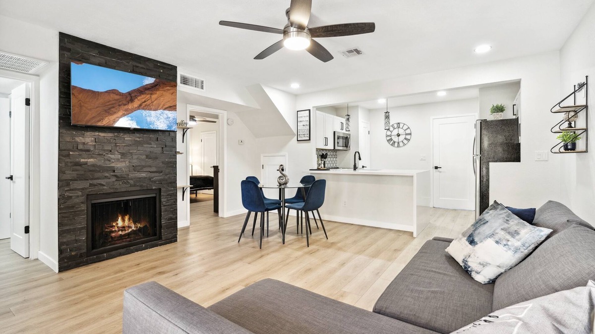 Park Center Place House | Perfect Private Desert Getaway by Hohokam Stadium!