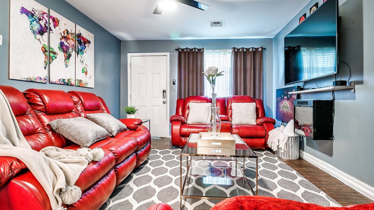 Central Oklahoma City House | Perfect, Relaxing King bed Suits/free parking