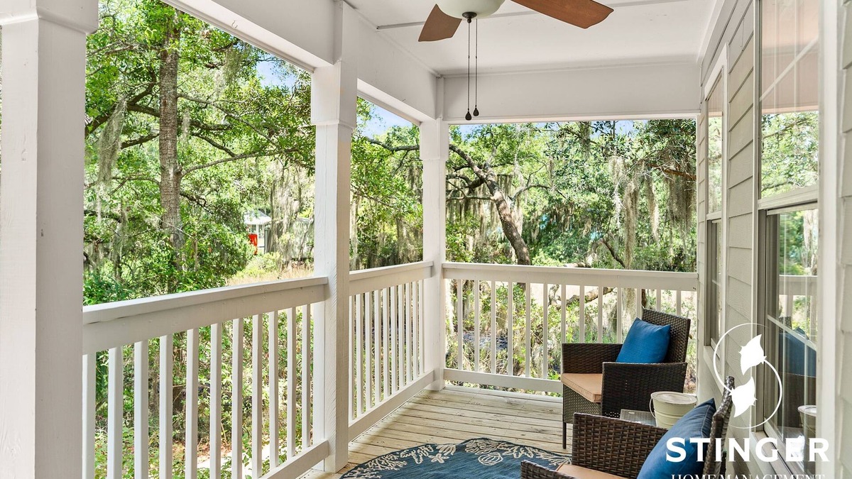 Port Royal House | Perfect Retreat - 10 mins to Parris Island + Walk to Coffee Shops & Restaurants