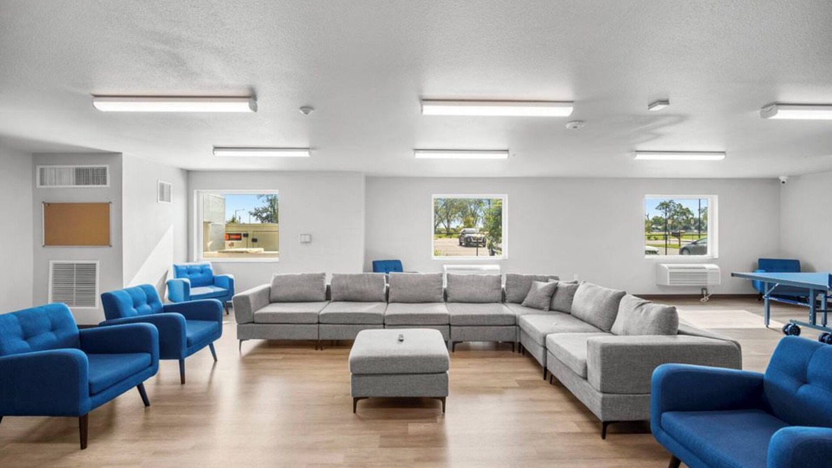 Foley Apartment | Perfect 'Sand in My Boots' 4-bed studio—Free transportation to the festival!