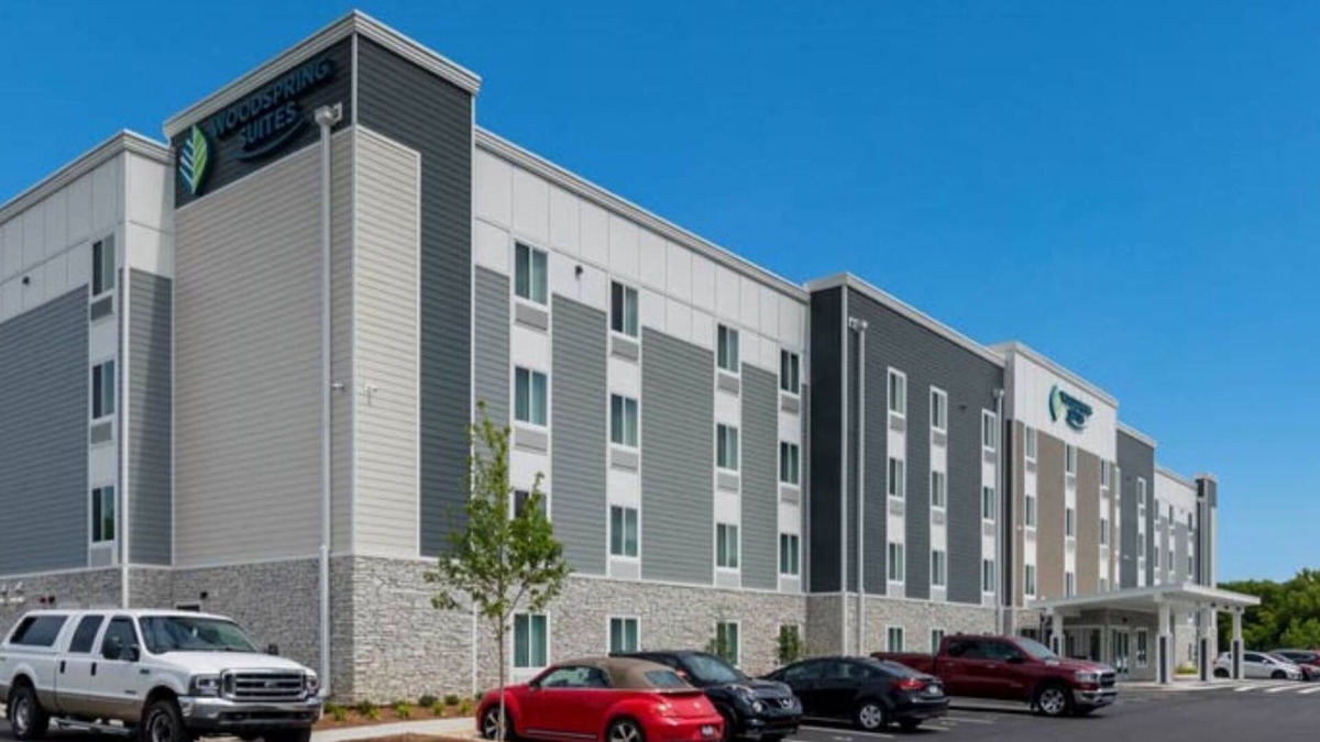 Dupont Hotel | Perfect Spot for Denver Visitors – 3 Units Near Zoo, Stadium & Wildlife Refuge