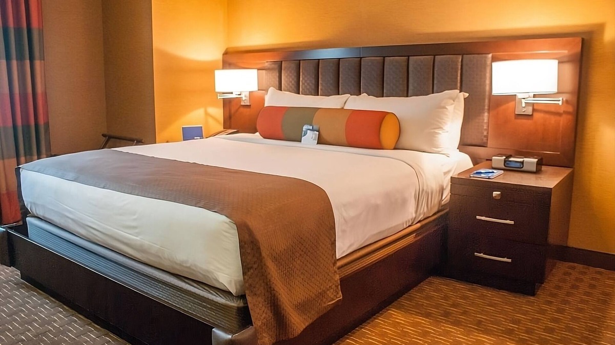 Downtown Las Vegas Hotel | Perfect Stay in Entertainment Capital of the World! 2 Pools, Bring Your Pet!