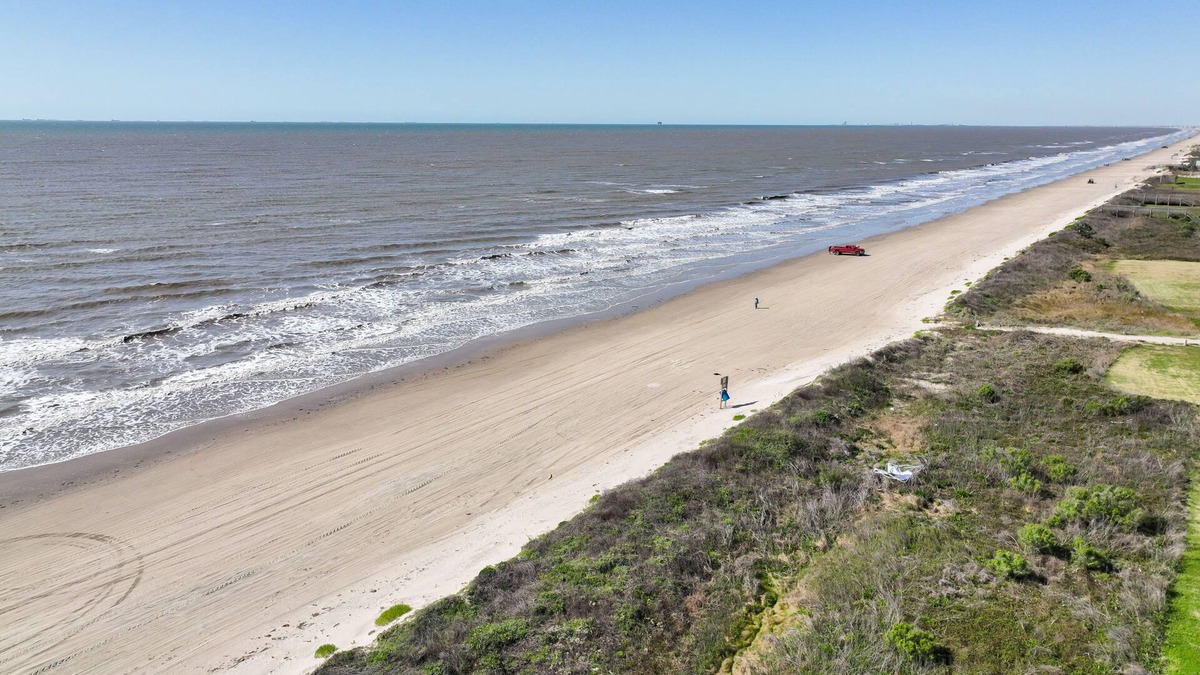 Port Bolivar House | Perfect | Steps to Beach | Firepit | Sleeps 10