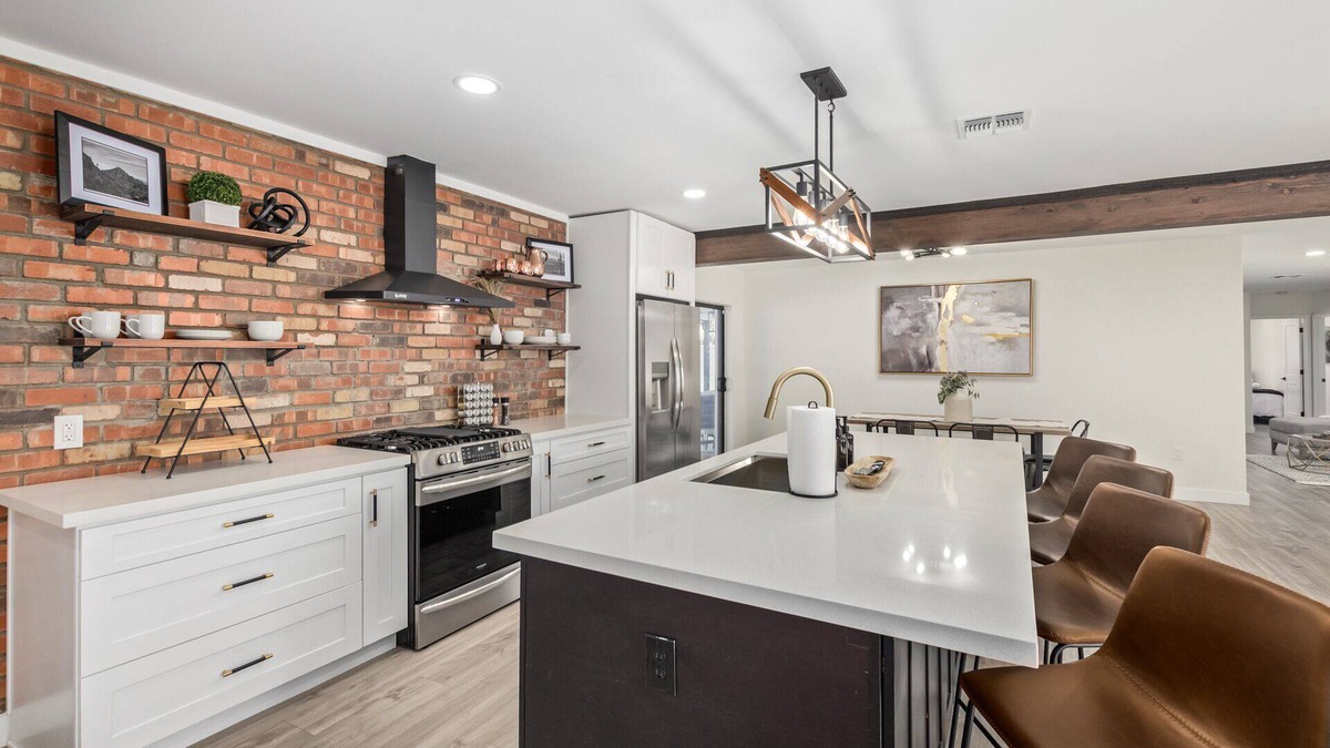 Alhambra House | Perfect Super Bowl and PGA home! Centrally located
