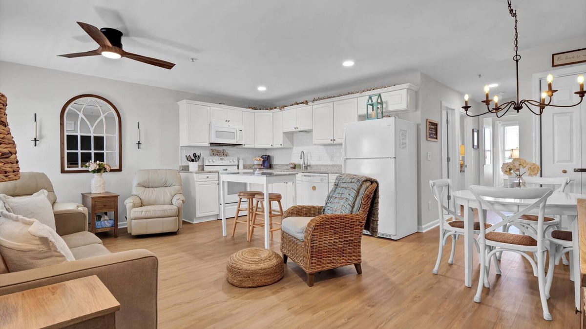 Surf City Condo | Perfect Surf City Stay: Walk to Beach, Dining, & Fun