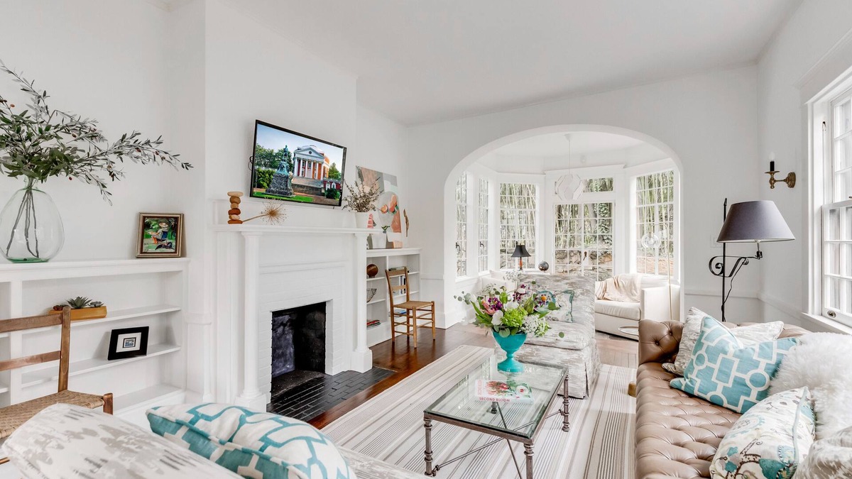 Jefferson Park Avenue House | Perfect UVA Location | Historic Boone-White House