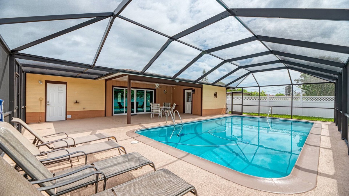 Venice Gardens House | Perfect vacation home 3 miles from beach.