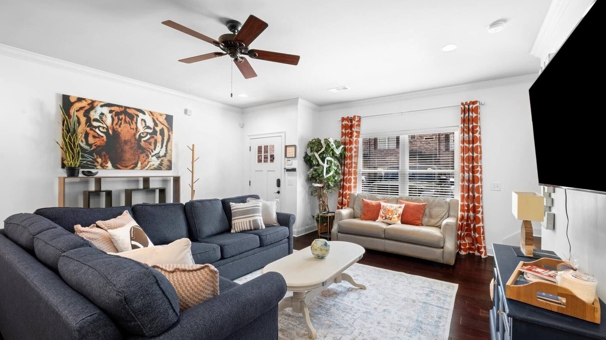 Auburn Condo | Perfect Walkable 2/2.5 Game Day Condo in Auburn with Tailgate parking spot!