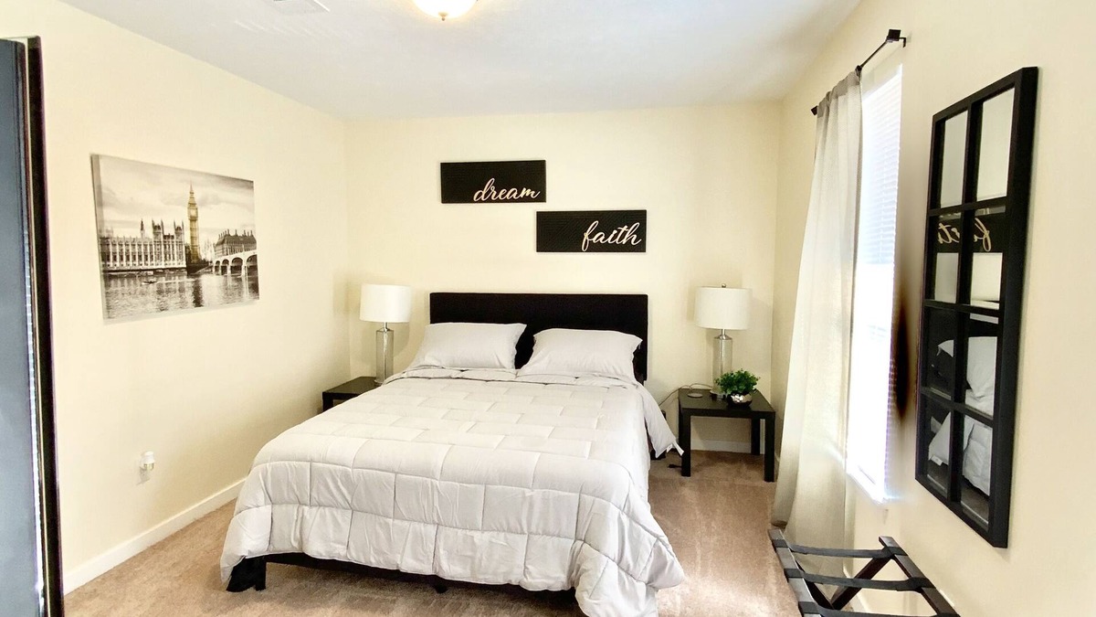Clinton House | *Perfect Waypoint or Extended Stay*