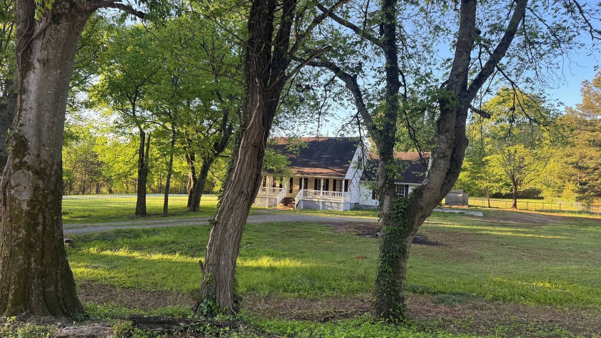 Laceys Spring House | Perfect weekend getaway or extended stay n close to everything