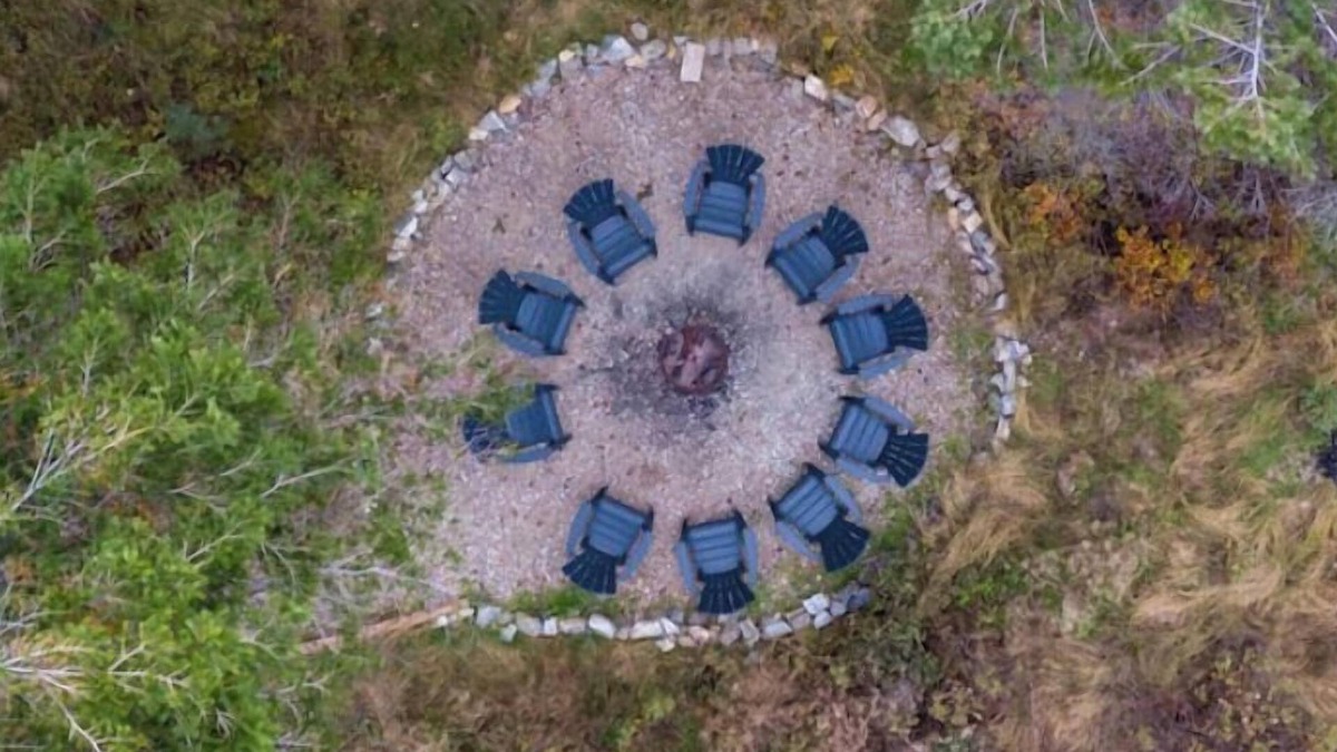 East Kootenay House | Perfect Year Round Vacation Destination. With lake access and hot tub