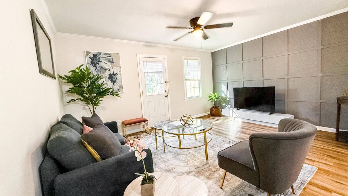 Southeast Raleigh House | Perfectly located 2 en suite townhome in Raleigh