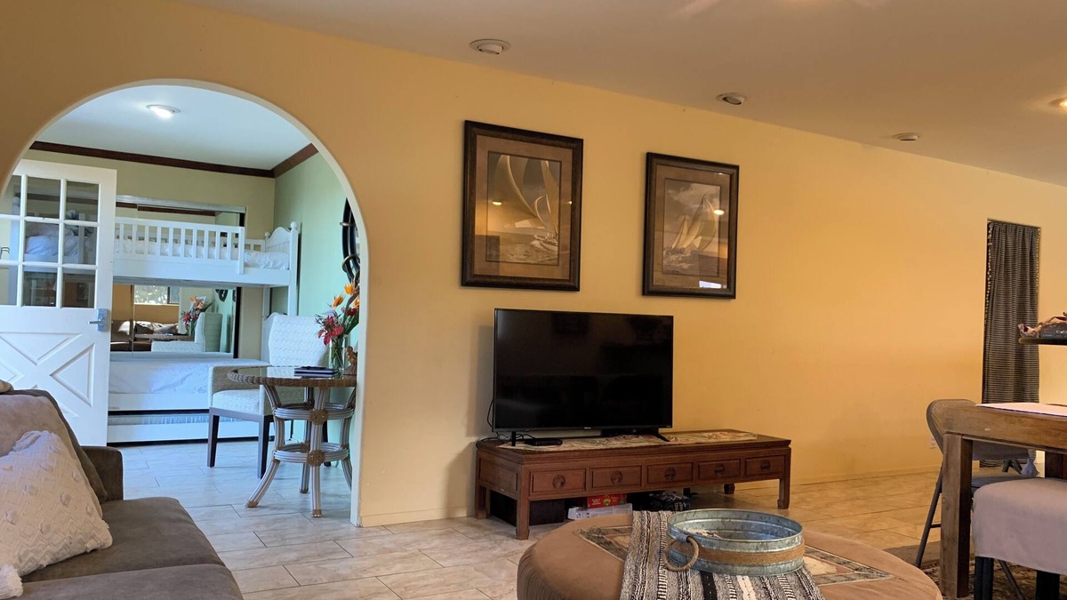 Kalaoa House | Perfectly located between the beaches & Kona town, just 10 min from airport. nn