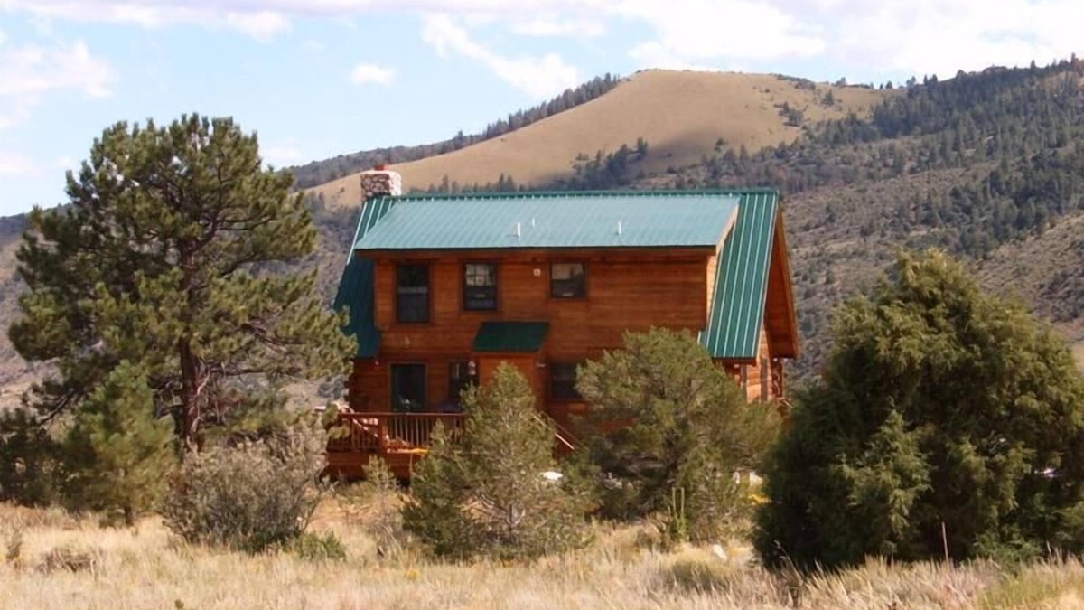 Salida Cabin | Perfectly located Colorado Mountain Log Home Near Skiing, Rafting, Everything!