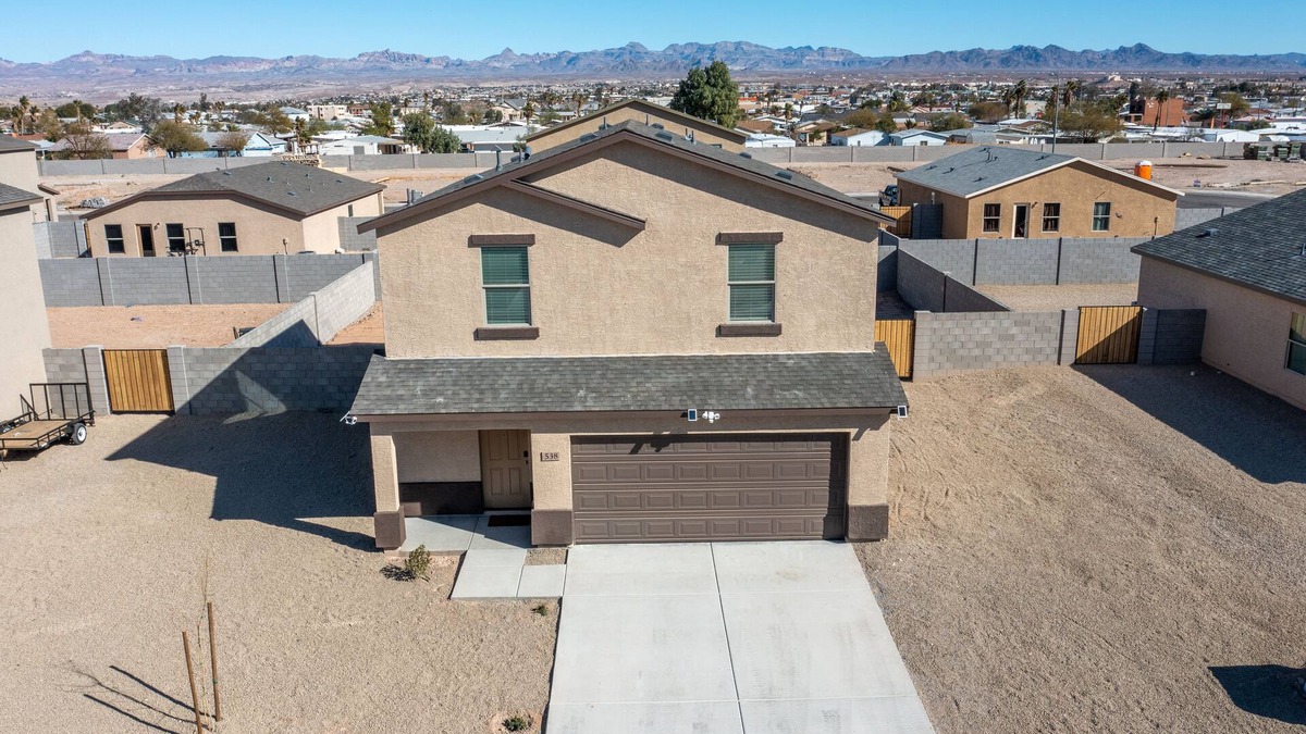 Bullhead City House | Perfectly located home with a Game Room, 10 Mins Away From River