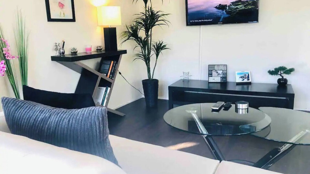 Hermosa Beach Apartment | Perfectly Located APT — Just Steps from the Beach