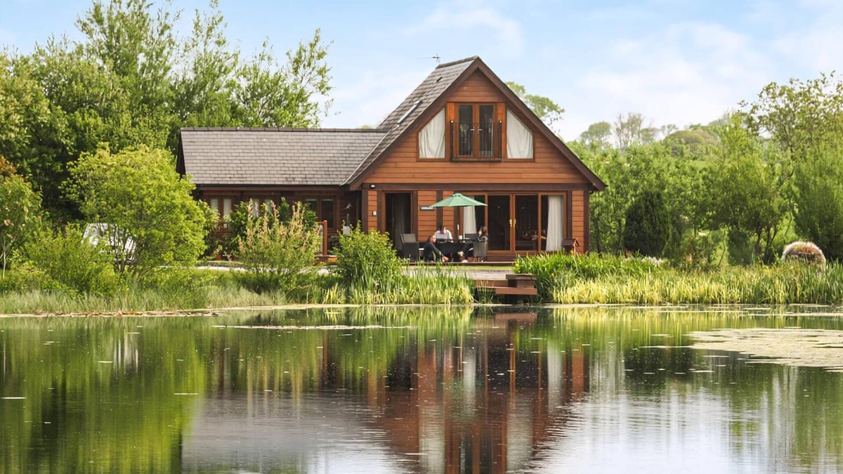 Menai Bridge Ski Chalet | Perfectly positioned with panoramic views of the lake.
