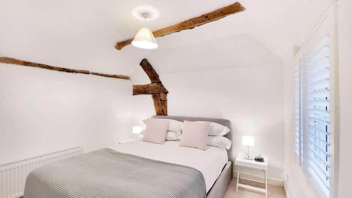 Robertsbridge House | Perfectly Presented Cottage | Pass the Keys