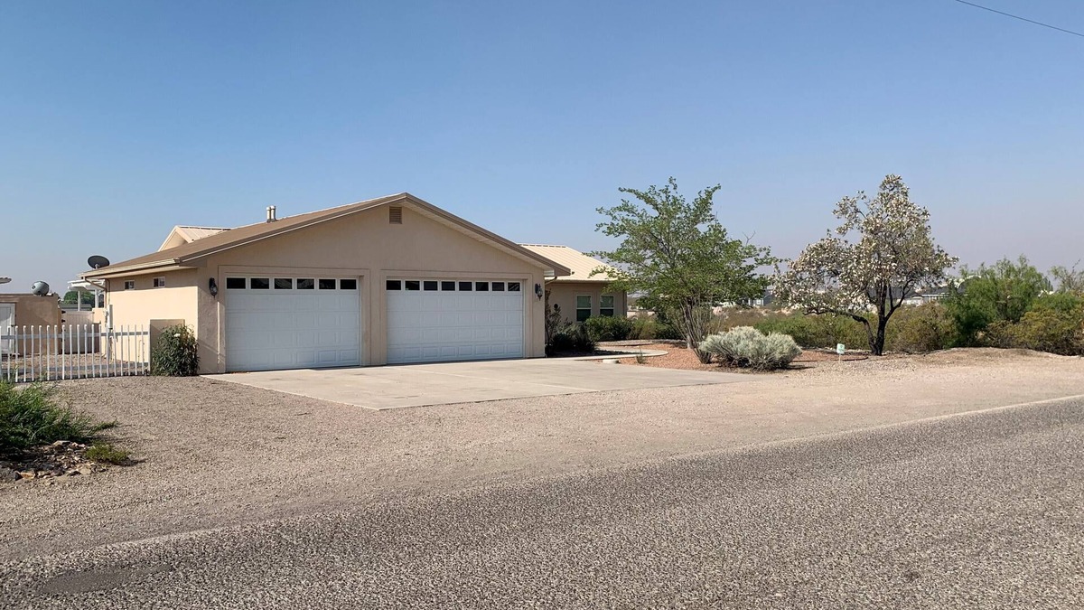 Elephant Butte House | Perfectly situated in Elephant Butte - just minutes to the lake