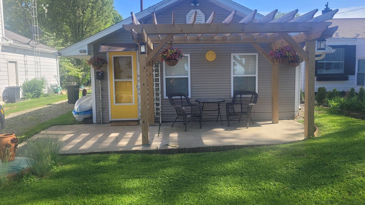 Brooklyn House | Pergola Place - Lake Access, 2 Bedroom, Sleeps 5, Pet Friendly
