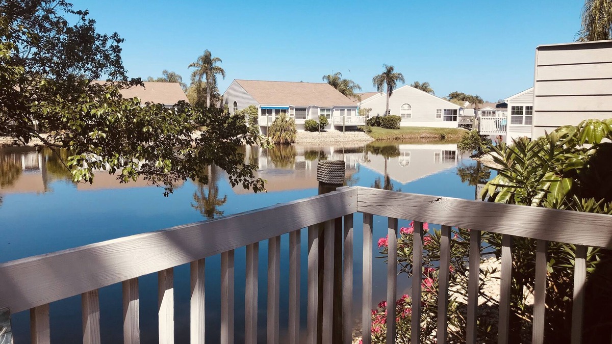 Whitney Beach Villa | Perico Bay Club. Only l mile to Anna Marie Island. 3 Bedroom/2 bath Villa