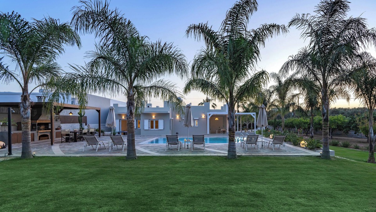 Adelianos Kampos Villa | Periklis Villa, The Ultimate Summer Retreat!