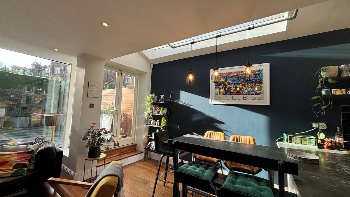 Golborne Apartment | Period-Chic 2BD Flat with Private Patio