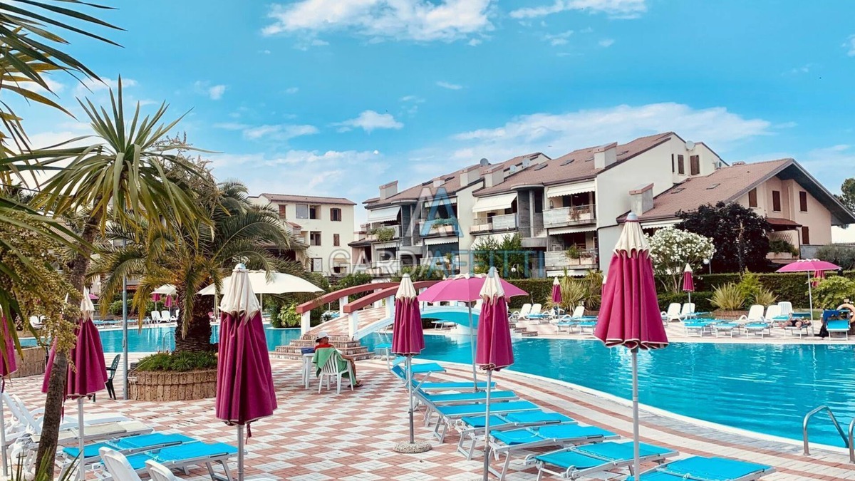 Desenzano del Garda Resort | Perla Apartment - 3 pools and a bar - Desenzano