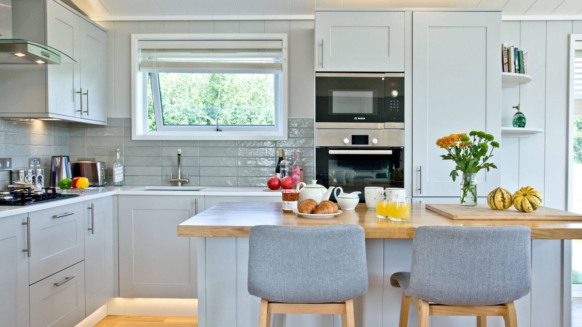 Cheddar Cabin | Perry Lodge, Strawberryfield Park - a lodge that sleeps 4 guests in 2 bedrooms