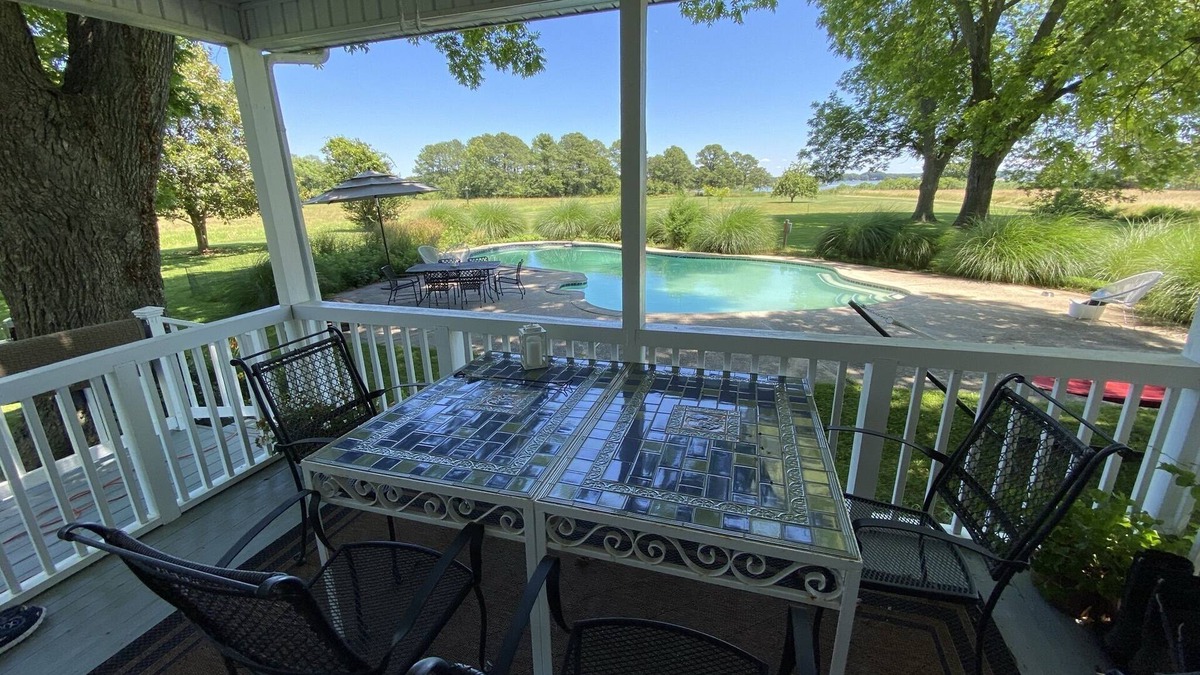 Sherwood House | Persimmon Point Waterfront, Dock & Heated Pool Casual Comfortable Fun