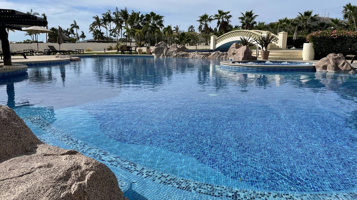 Zona Hotelera Condo | PERSONAL CONCIERGE! steps from the ocean with amazing views