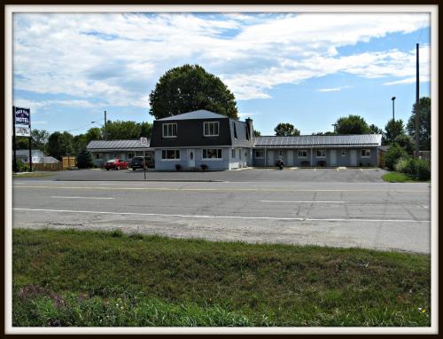 Perth Hotel | Perth Plaza Inn & Suites