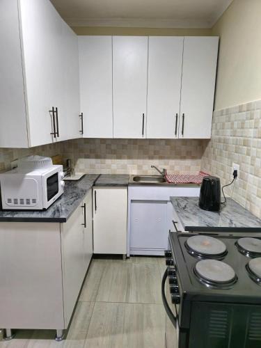 Ermelo House | Peshline Guest House Unit 1