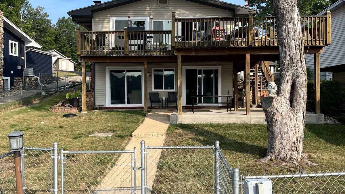 Sunrise Beach House | Pet and Family-Friendly Lakefront Home