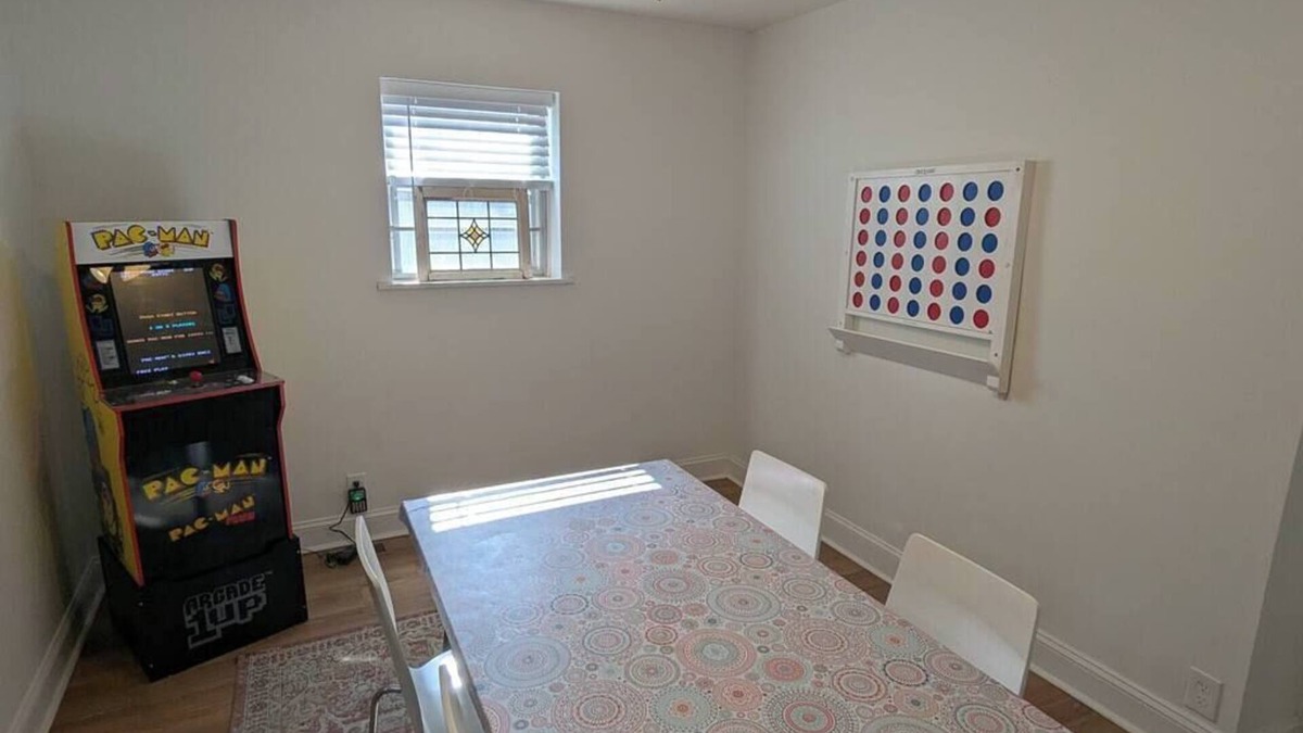 Cartersville House | Pet & family friendly home with Arcade Game!