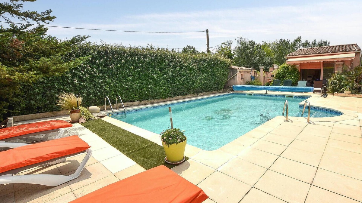 Entraigues-sur-la-Sorgue House | Pet friendly (sta)caravan